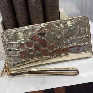 Michael Kors JtSet Travel Metallic Crocodile Embossed Leather Continental Wallet